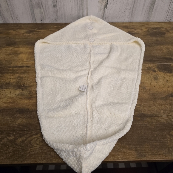 3/$15 New without tags cream colored quick drying Hair Towel - Picture 6 of 6